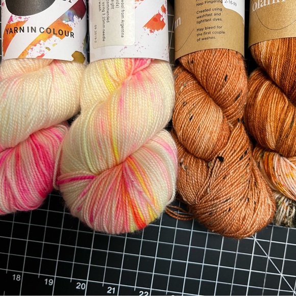 Hand dyed superwash sock yarn - Picture 4 of 4